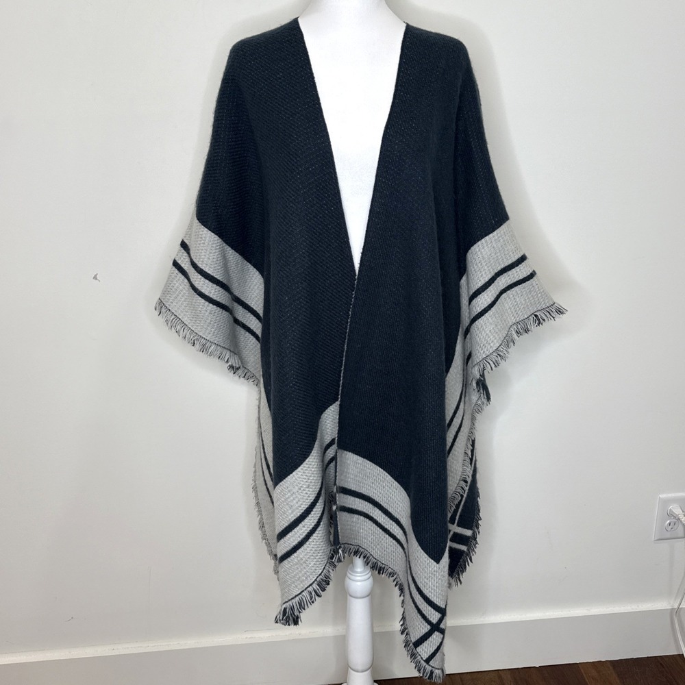 Woolrich Blanket Poncho Wrap Shawl Cape Reversible Navy Gray Equestrian Coastal